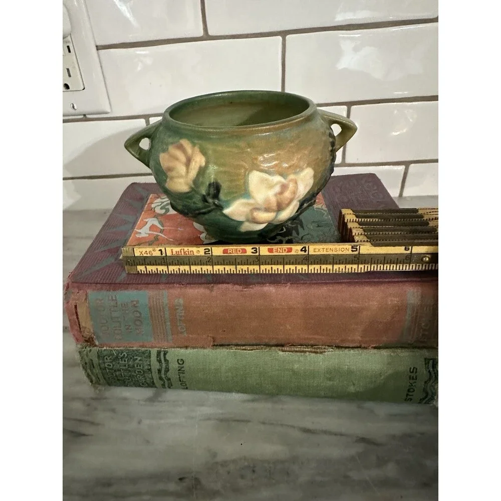 Roseville Pottery Green Magnolia Two Handled Jardinere 665-5